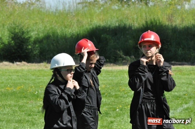 Zdjęcie w galerii na portalu naszraciborz.pl: Strażacy z Borucina mistrzami gminy Krzanowice w zawodach sportowo-pożarniczych. Trzy puchary dla Pietraszyna  wiadomości z regionu