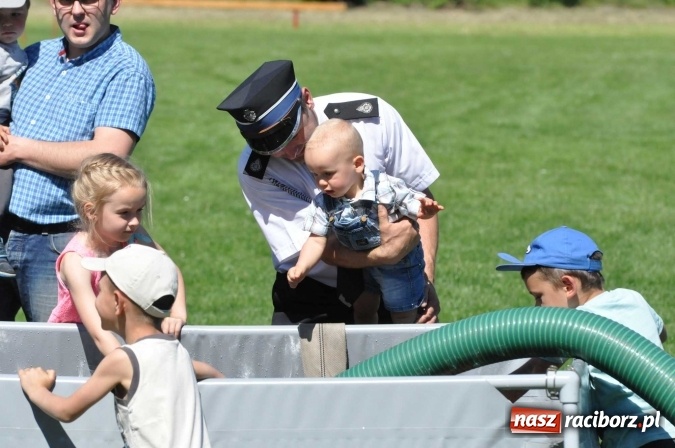 Zdjęcie w galerii na portalu naszraciborz.pl: Strażacy z Borucina mistrzami gminy Krzanowice w zawodach sportowo-pożarniczych. Trzy puchary dla Pietraszyna  wiadomości z regionu