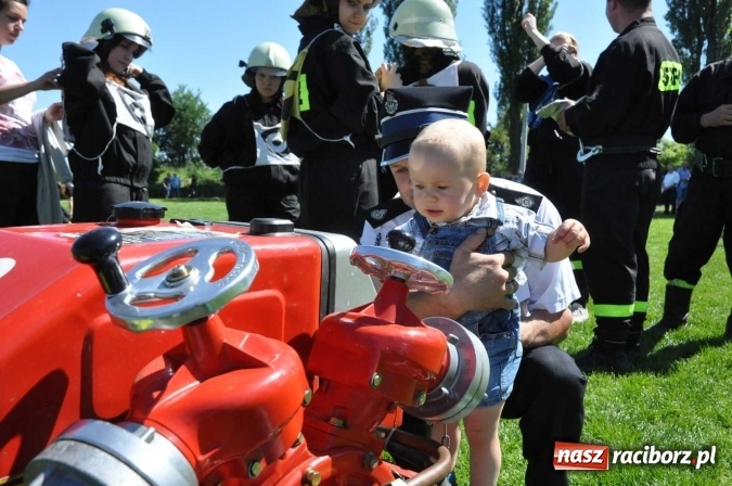 Zdjęcie w galerii na portalu naszraciborz.pl: Strażacy z Borucina mistrzami gminy Krzanowice w zawodach sportowo-pożarniczych. Trzy puchary dla Pietraszyna  wiadomości z regionu