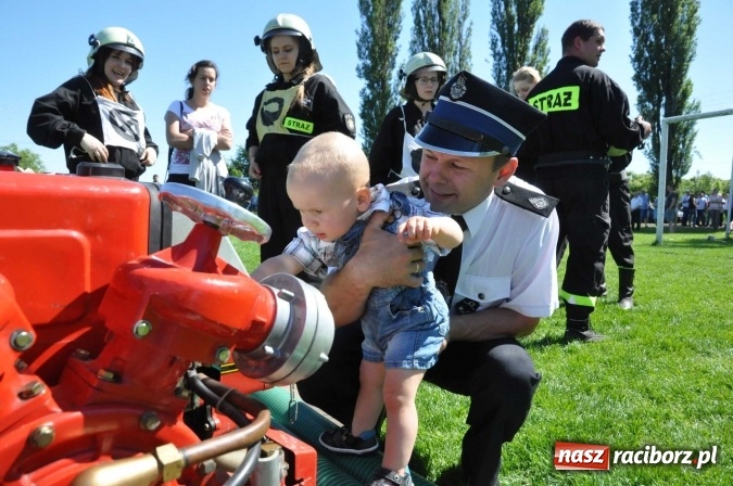 Zdjęcie w galerii na portalu naszraciborz.pl: Strażacy z Borucina mistrzami gminy Krzanowice w zawodach sportowo-pożarniczych. Trzy puchary dla Pietraszyna  wiadomości z regionu