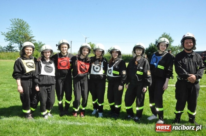 Zdjęcie w galerii na portalu naszraciborz.pl: Strażacy z Borucina mistrzami gminy Krzanowice w zawodach sportowo-pożarniczych. Trzy puchary dla Pietraszyna  wiadomości z regionu