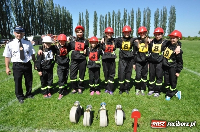 Zdjęcie w galerii na portalu naszraciborz.pl: Strażacy z Borucina mistrzami gminy Krzanowice w zawodach sportowo-pożarniczych. Trzy puchary dla Pietraszyna  wiadomości z regionu