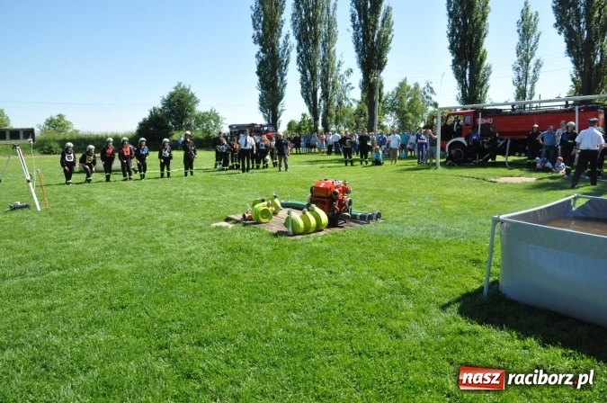 Zdjęcie w galerii na portalu naszraciborz.pl: Strażacy z Borucina mistrzami gminy Krzanowice w zawodach sportowo-pożarniczych. Trzy puchary dla Pietraszyna  wiadomości z regionu