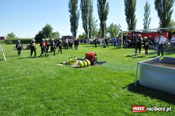 Zdjęcie w galerii na portalu naszraciborz.pl: Strażacy z Borucina mistrzami gminy Krzanowice w zawodach sportowo-pożarniczych. Trzy puchary dla Pietraszyna  wiadomości z regionu