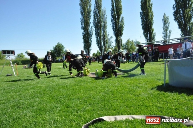 Zdjęcie w galerii na portalu naszraciborz.pl: Strażacy z Borucina mistrzami gminy Krzanowice w zawodach sportowo-pożarniczych. Trzy puchary dla Pietraszyna  wiadomości z regionu