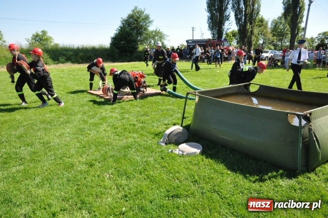 Zdjęcie w galerii na portalu naszraciborz.pl: Strażacy z Borucina mistrzami gminy Krzanowice w zawodach sportowo-pożarniczych. Trzy puchary dla Pietraszyna  wiadomości z regionu