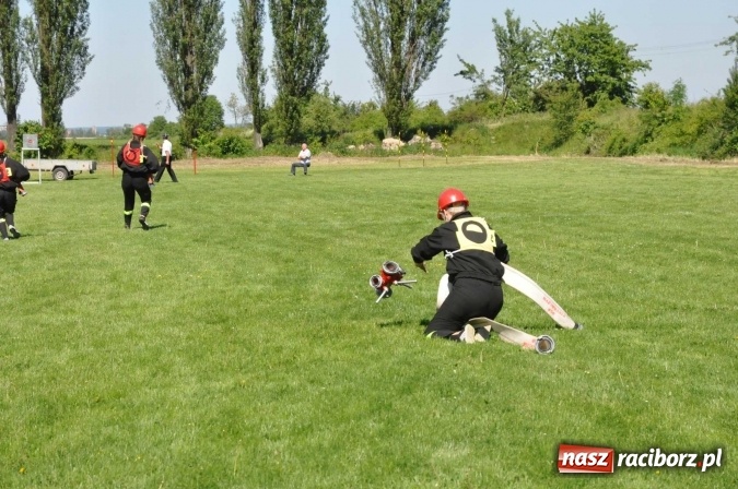Zdjęcie w galerii na portalu naszraciborz.pl: Strażacy z Borucina mistrzami gminy Krzanowice w zawodach sportowo-pożarniczych. Trzy puchary dla Pietraszyna  wiadomości z regionu