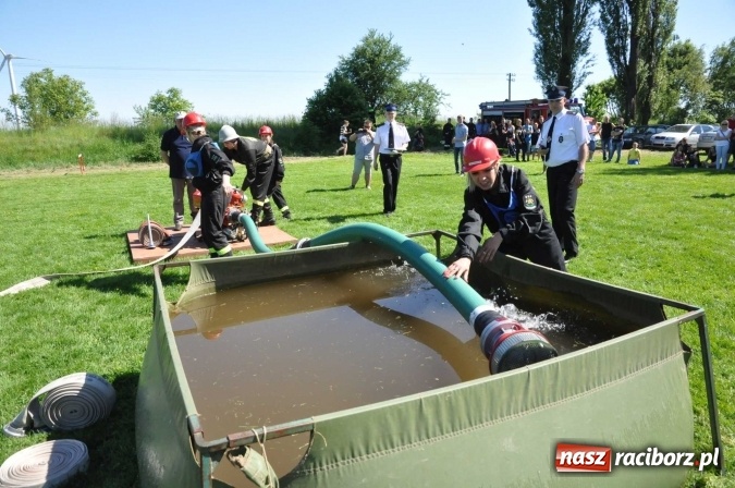 Zdjęcie w galerii na portalu naszraciborz.pl: Strażacy z Borucina mistrzami gminy Krzanowice w zawodach sportowo-pożarniczych. Trzy puchary dla Pietraszyna  wiadomości z regionu