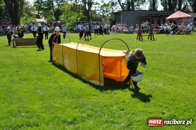 Zdjęcie w galerii na portalu naszraciborz.pl: Strażacy z Borucina mistrzami gminy Krzanowice w zawodach sportowo-pożarniczych. Trzy puchary dla Pietraszyna  wiadomości z regionu