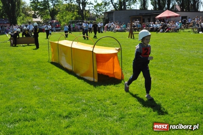 Zdjęcie w galerii na portalu naszraciborz.pl: Strażacy z Borucina mistrzami gminy Krzanowice w zawodach sportowo-pożarniczych. Trzy puchary dla Pietraszyna  wiadomości z regionu