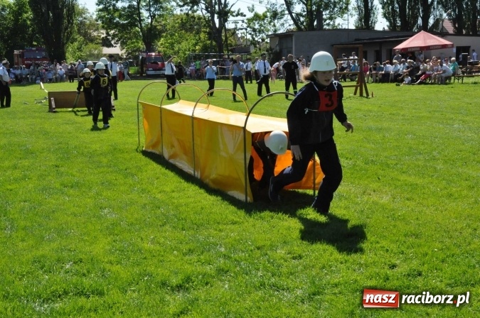 Zdjęcie w galerii na portalu naszraciborz.pl: Strażacy z Borucina mistrzami gminy Krzanowice w zawodach sportowo-pożarniczych. Trzy puchary dla Pietraszyna  wiadomości z regionu