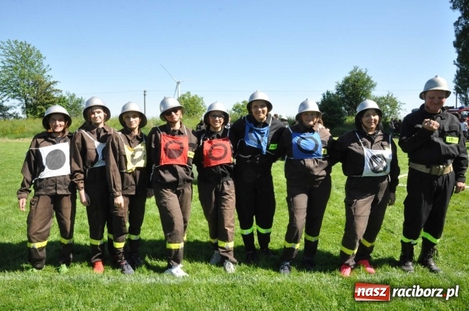 Zdjęcie w galerii na portalu naszraciborz.pl: Strażacy z Borucina mistrzami gminy Krzanowice w zawodach sportowo-pożarniczych. Trzy puchary dla Pietraszyna  wiadomości z regionu
