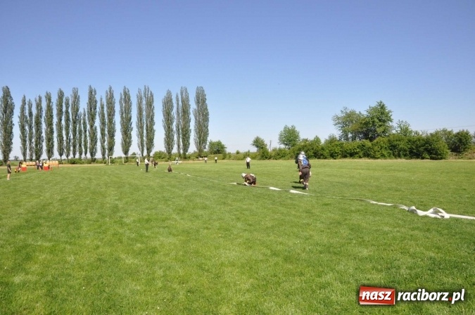 Zdjęcie w galerii na portalu naszraciborz.pl: Strażacy z Borucina mistrzami gminy Krzanowice w zawodach sportowo-pożarniczych. Trzy puchary dla Pietraszyna  wiadomości z regionu