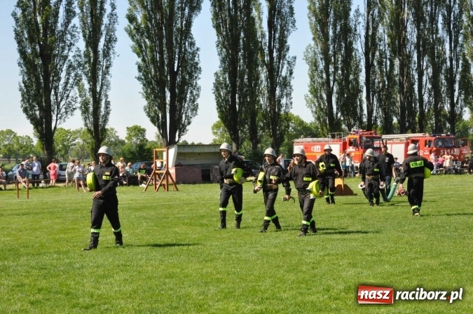 Zdjęcie w galerii na portalu naszraciborz.pl: Strażacy z Borucina mistrzami gminy Krzanowice w zawodach sportowo-pożarniczych. Trzy puchary dla Pietraszyna  wiadomości z regionu