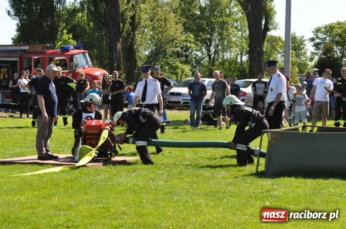 Zdjęcie w galerii na portalu naszraciborz.pl: Strażacy z Borucina mistrzami gminy Krzanowice w zawodach sportowo-pożarniczych. Trzy puchary dla Pietraszyna  wiadomości z regionu