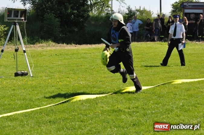 Zdjęcie w galerii na portalu naszraciborz.pl: Strażacy z Borucina mistrzami gminy Krzanowice w zawodach sportowo-pożarniczych. Trzy puchary dla Pietraszyna  wiadomości z regionu