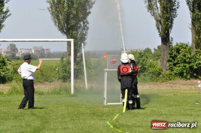 Zdjęcie w galerii na portalu naszraciborz.pl: Strażacy z Borucina mistrzami gminy Krzanowice w zawodach sportowo-pożarniczych. Trzy puchary dla Pietraszyna  wiadomości z regionu
