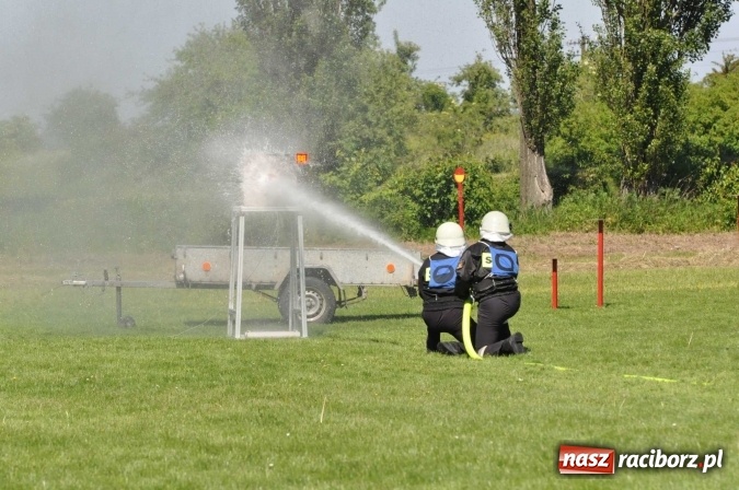 Zdjęcie w galerii na portalu naszraciborz.pl: Strażacy z Borucina mistrzami gminy Krzanowice w zawodach sportowo-pożarniczych. Trzy puchary dla Pietraszyna  wiadomości z regionu