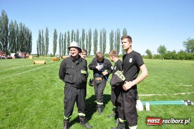 Zdjęcie w galerii na portalu naszraciborz.pl: Strażacy z Borucina mistrzami gminy Krzanowice w zawodach sportowo-pożarniczych. Trzy puchary dla Pietraszyna  wiadomości z regionu