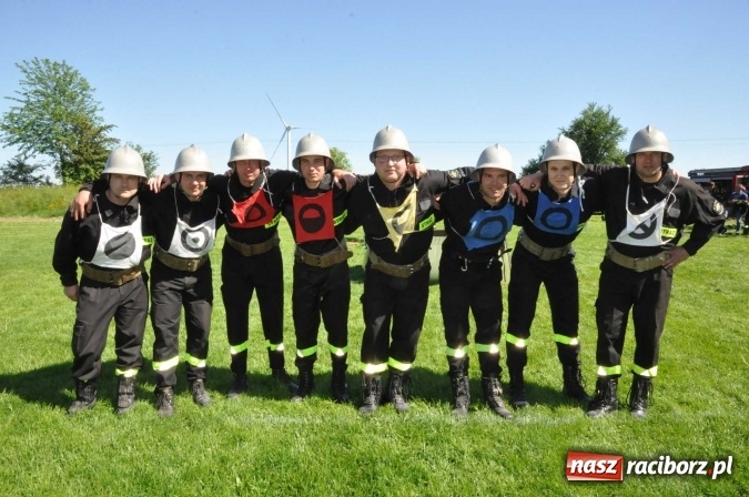 Zdjęcie w galerii na portalu naszraciborz.pl: Strażacy z Borucina mistrzami gminy Krzanowice w zawodach sportowo-pożarniczych. Trzy puchary dla Pietraszyna  wiadomości z regionu