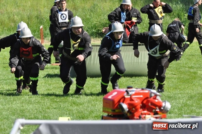 Zdjęcie w galerii na portalu naszraciborz.pl: Strażacy z Borucina mistrzami gminy Krzanowice w zawodach sportowo-pożarniczych. Trzy puchary dla Pietraszyna  wiadomości z regionu