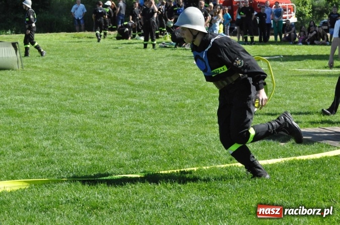 Zdjęcie w galerii na portalu naszraciborz.pl: Strażacy z Borucina mistrzami gminy Krzanowice w zawodach sportowo-pożarniczych. Trzy puchary dla Pietraszyna  wiadomości z regionu