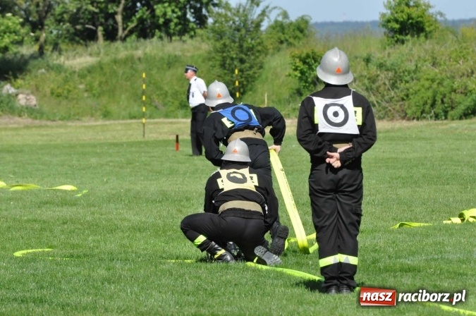 Zdjęcie w galerii na portalu naszraciborz.pl: Strażacy z Borucina mistrzami gminy Krzanowice w zawodach sportowo-pożarniczych. Trzy puchary dla Pietraszyna  wiadomości z regionu