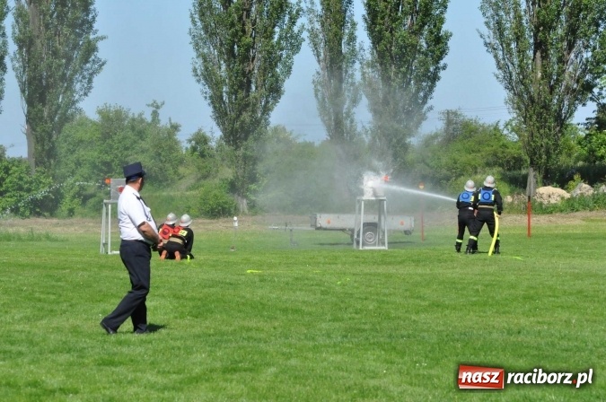 Zdjęcie w galerii na portalu naszraciborz.pl: Strażacy z Borucina mistrzami gminy Krzanowice w zawodach sportowo-pożarniczych. Trzy puchary dla Pietraszyna  wiadomości z regionu