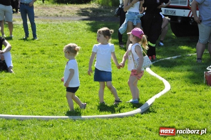 Zdjęcie w galerii na portalu naszraciborz.pl: Strażacy z Borucina mistrzami gminy Krzanowice w zawodach sportowo-pożarniczych. Trzy puchary dla Pietraszyna  wiadomości z regionu