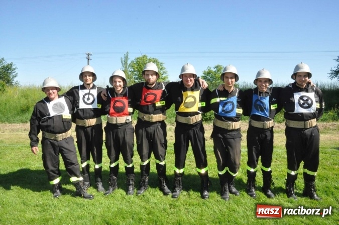 Zdjęcie w galerii na portalu naszraciborz.pl: Strażacy z Borucina mistrzami gminy Krzanowice w zawodach sportowo-pożarniczych. Trzy puchary dla Pietraszyna  wiadomości z regionu