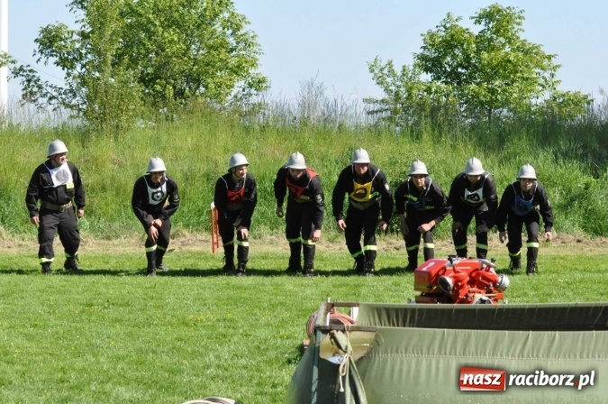 Zdjęcie w galerii na portalu naszraciborz.pl: Strażacy z Borucina mistrzami gminy Krzanowice w zawodach sportowo-pożarniczych. Trzy puchary dla Pietraszyna  wiadomości z regionu