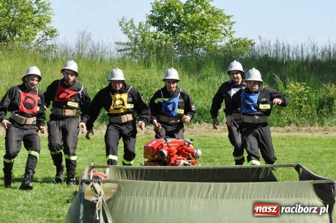 Zdjęcie w galerii na portalu naszraciborz.pl: Strażacy z Borucina mistrzami gminy Krzanowice w zawodach sportowo-pożarniczych. Trzy puchary dla Pietraszyna  wiadomości z regionu