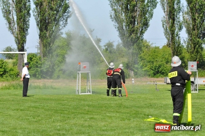 Zdjęcie w galerii na portalu naszraciborz.pl: Strażacy z Borucina mistrzami gminy Krzanowice w zawodach sportowo-pożarniczych. Trzy puchary dla Pietraszyna  wiadomości z regionu