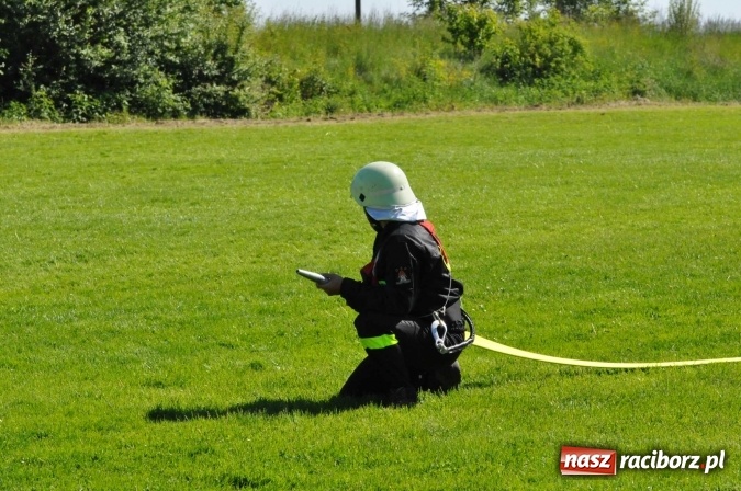 Zdjęcie w galerii na portalu naszraciborz.pl: Strażacy z Borucina mistrzami gminy Krzanowice w zawodach sportowo-pożarniczych. Trzy puchary dla Pietraszyna  wiadomości z regionu