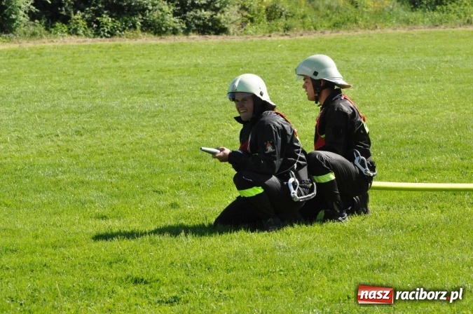 Zdjęcie w galerii na portalu naszraciborz.pl: Strażacy z Borucina mistrzami gminy Krzanowice w zawodach sportowo-pożarniczych. Trzy puchary dla Pietraszyna  wiadomości z regionu