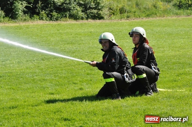 Zdjęcie w galerii na portalu naszraciborz.pl: Strażacy z Borucina mistrzami gminy Krzanowice w zawodach sportowo-pożarniczych. Trzy puchary dla Pietraszyna  wiadomości z regionu