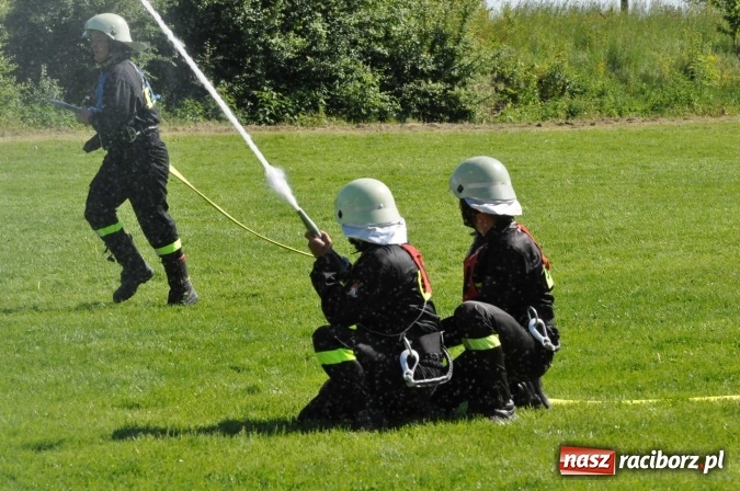 Zdjęcie w galerii na portalu naszraciborz.pl: Strażacy z Borucina mistrzami gminy Krzanowice w zawodach sportowo-pożarniczych. Trzy puchary dla Pietraszyna  wiadomości z regionu