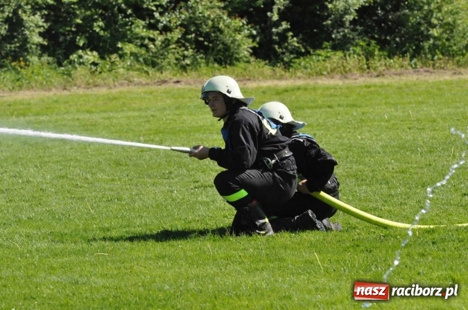 Zdjęcie w galerii na portalu naszraciborz.pl: Strażacy z Borucina mistrzami gminy Krzanowice w zawodach sportowo-pożarniczych. Trzy puchary dla Pietraszyna  wiadomości z regionu
