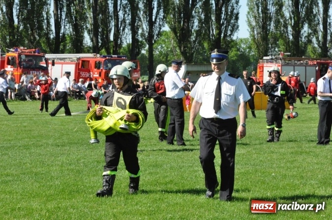 Zdjęcie w galerii na portalu naszraciborz.pl: Strażacy z Borucina mistrzami gminy Krzanowice w zawodach sportowo-pożarniczych. Trzy puchary dla Pietraszyna  wiadomości z regionu