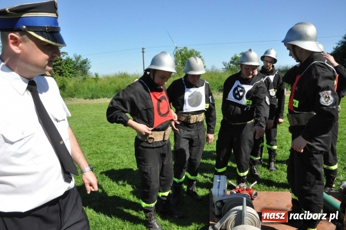 Zdjęcie w galerii na portalu naszraciborz.pl: Strażacy z Borucina mistrzami gminy Krzanowice w zawodach sportowo-pożarniczych. Trzy puchary dla Pietraszyna  wiadomości z regionu