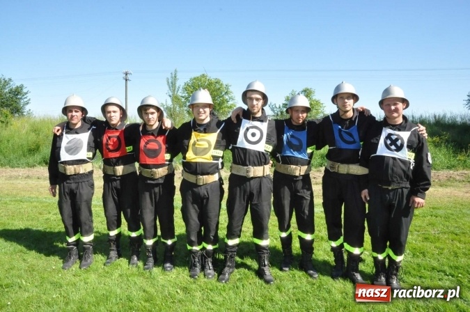 Zdjęcie w galerii na portalu naszraciborz.pl: Strażacy z Borucina mistrzami gminy Krzanowice w zawodach sportowo-pożarniczych. Trzy puchary dla Pietraszyna  wiadomości z regionu
