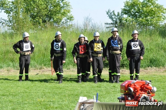 Zdjęcie w galerii na portalu naszraciborz.pl: Strażacy z Borucina mistrzami gminy Krzanowice w zawodach sportowo-pożarniczych. Trzy puchary dla Pietraszyna  wiadomości z regionu