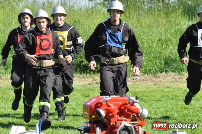 Zdjęcie w galerii na portalu naszraciborz.pl: Strażacy z Borucina mistrzami gminy Krzanowice w zawodach sportowo-pożarniczych. Trzy puchary dla Pietraszyna  wiadomości z regionu