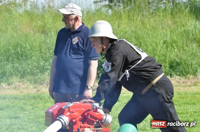 Zdjęcie w galerii na portalu naszraciborz.pl: Strażacy z Borucina mistrzami gminy Krzanowice w zawodach sportowo-pożarniczych. Trzy puchary dla Pietraszyna  wiadomości z regionu