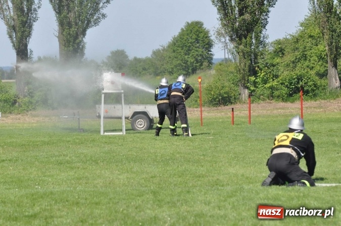 Zdjęcie w galerii na portalu naszraciborz.pl: Strażacy z Borucina mistrzami gminy Krzanowice w zawodach sportowo-pożarniczych. Trzy puchary dla Pietraszyna  wiadomości z regionu