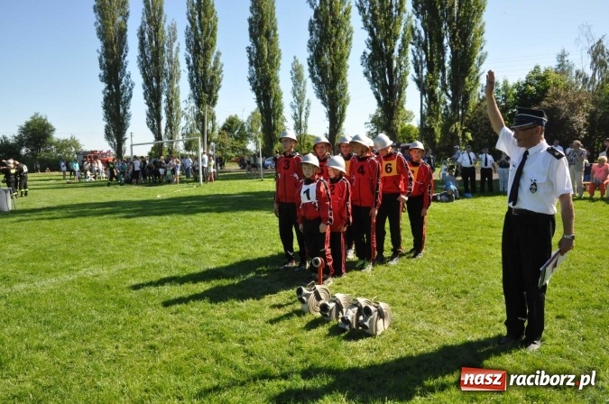 Zdjęcie w galerii na portalu naszraciborz.pl: Strażacy z Borucina mistrzami gminy Krzanowice w zawodach sportowo-pożarniczych. Trzy puchary dla Pietraszyna  wiadomości z regionu