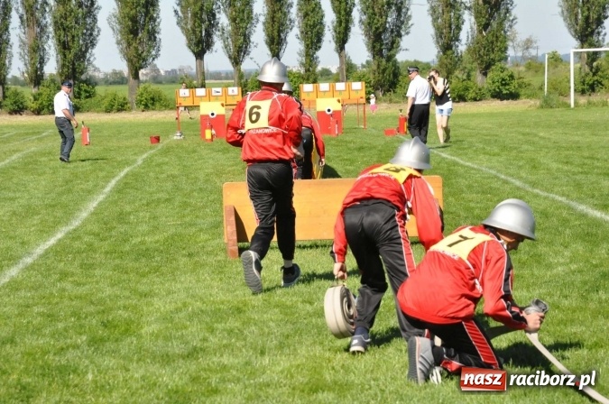 Zdjęcie w galerii na portalu naszraciborz.pl: Strażacy z Borucina mistrzami gminy Krzanowice w zawodach sportowo-pożarniczych. Trzy puchary dla Pietraszyna  wiadomości z regionu