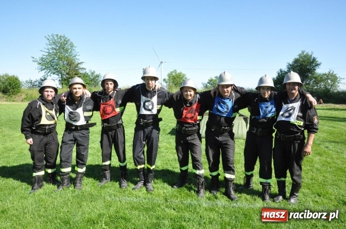 Zdjęcie w galerii na portalu naszraciborz.pl: Strażacy z Borucina mistrzami gminy Krzanowice w zawodach sportowo-pożarniczych. Trzy puchary dla Pietraszyna  wiadomości z regionu
