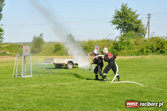 Zdjęcie w galerii na portalu naszraciborz.pl: Strażacy z Borucina mistrzami gminy Krzanowice w zawodach sportowo-pożarniczych. Trzy puchary dla Pietraszyna  wiadomości z regionu