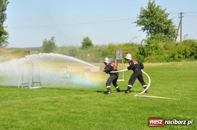 Zdjęcie w galerii na portalu naszraciborz.pl: Strażacy z Borucina mistrzami gminy Krzanowice w zawodach sportowo-pożarniczych. Trzy puchary dla Pietraszyna  wiadomości z regionu